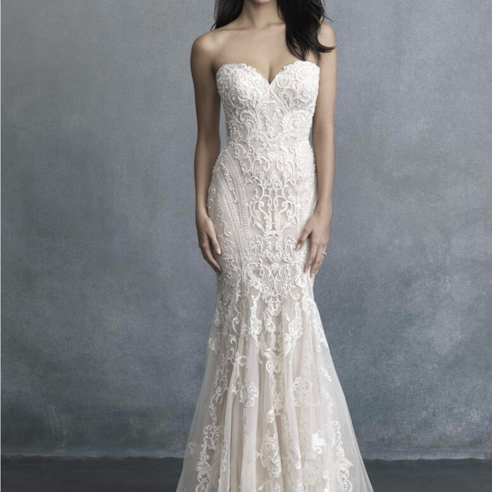 Beautiful Couture Wedding Dress show stopper - Picture 2 of 5